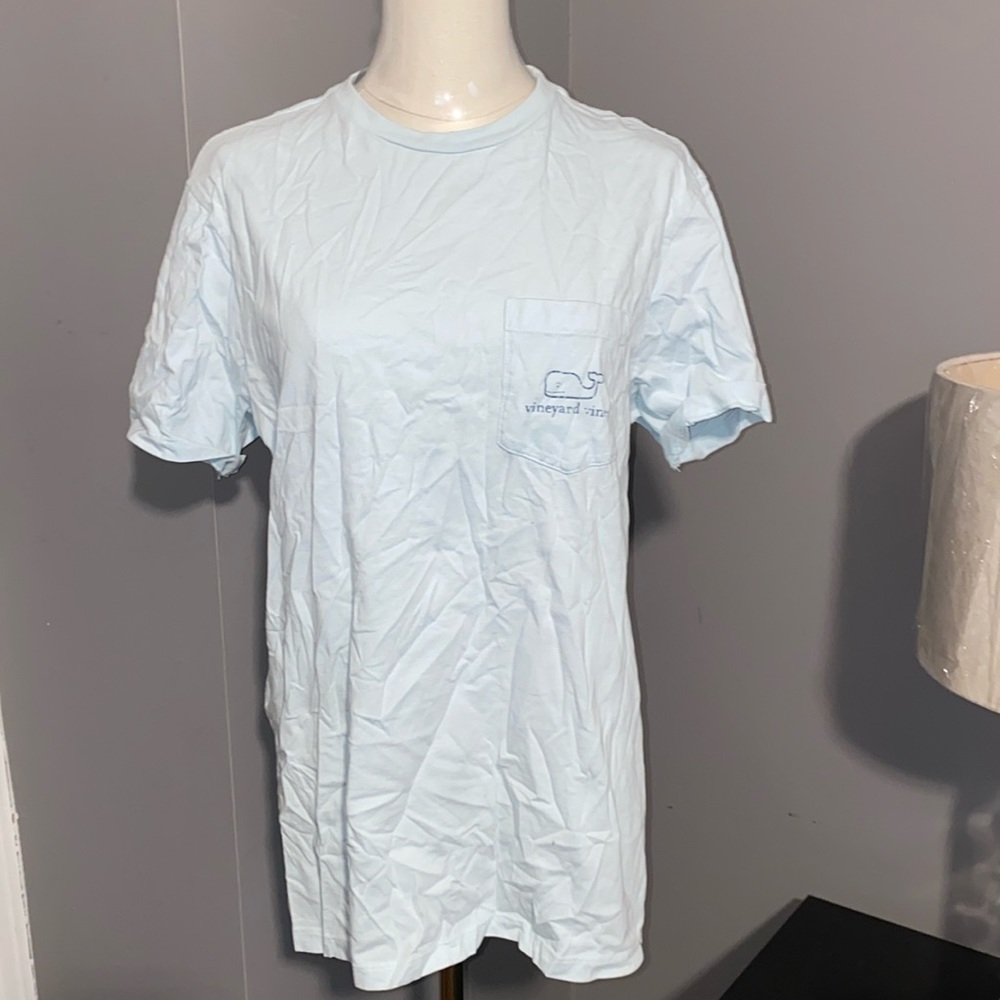 Vineyard Vines tee sleeve